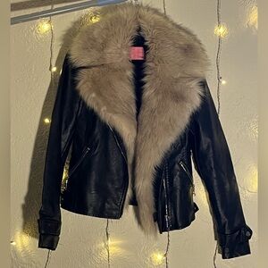 Black leather moto jacket removable fur lining pockets and zippers vintage style